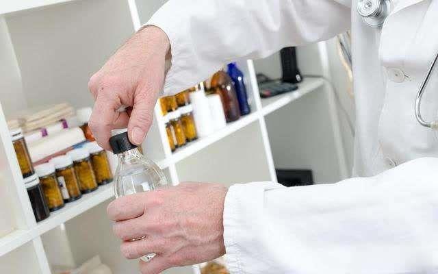 醫用酒精濃度有75%與95%，為什么不能用純酒精殺菌消毒呢？[漓峰]