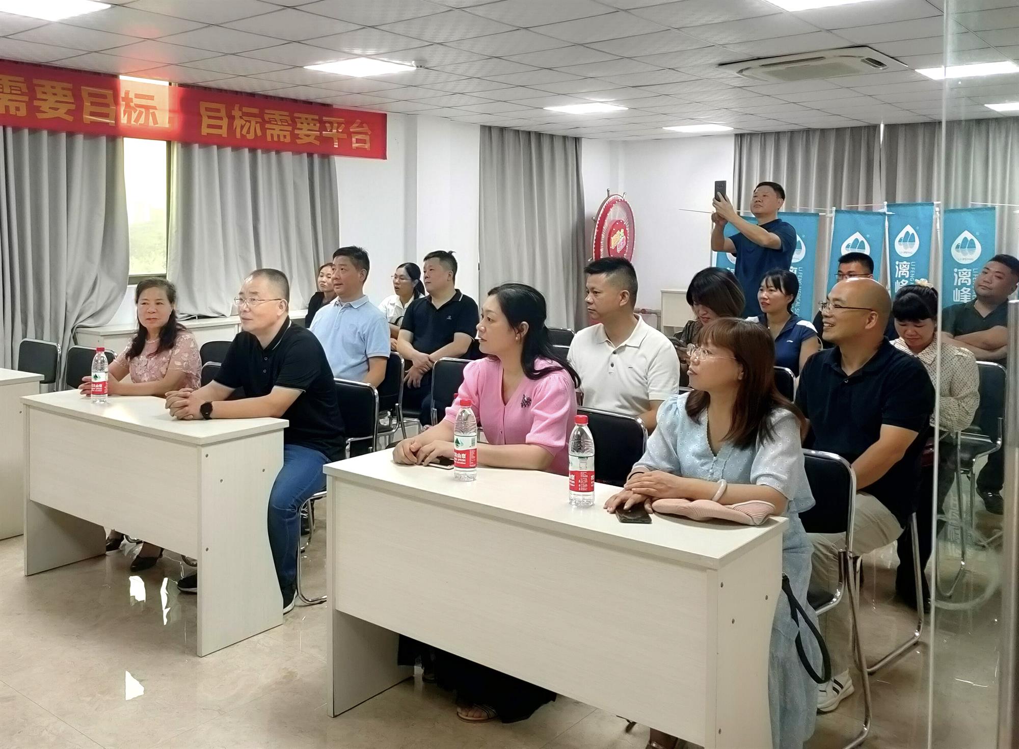 靈川縣政協委員到桂林漓峰公司調研視察指導工作，助力企業發展
